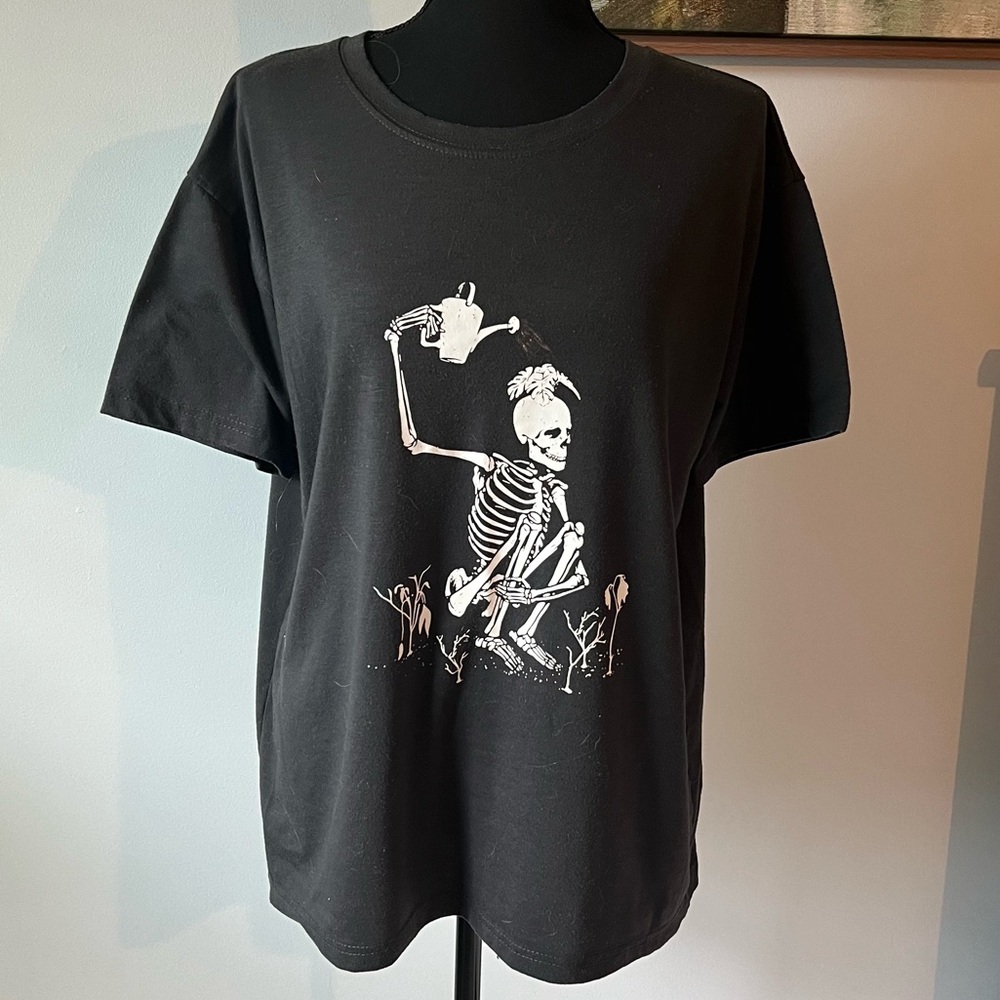 Grey graphic tee